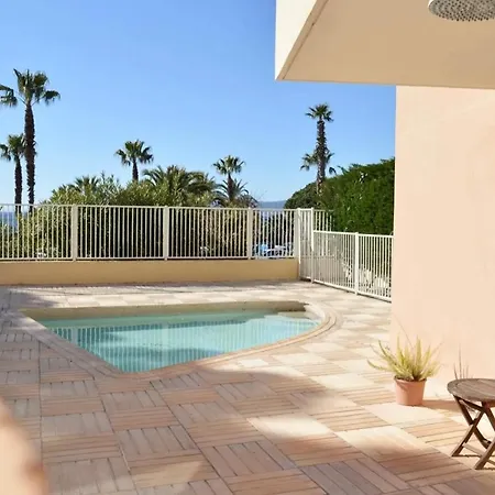 En Front De Avec Balcon Saint-Raphaël