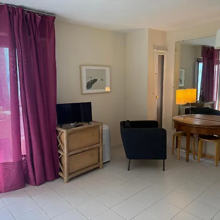 En Front De Avec Balcon * Saint-Raphaël