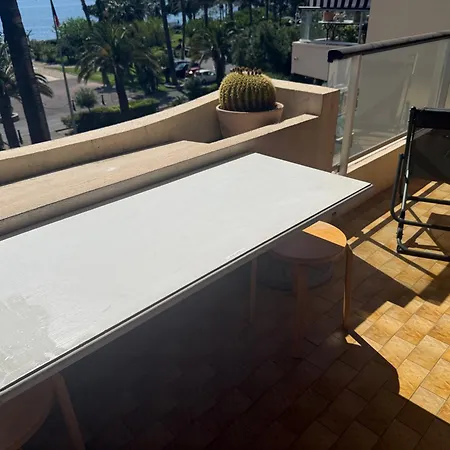 Apartamento En Front De Avec Balcon