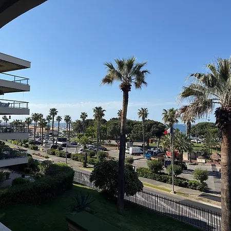 En Front De Avec Balcon * Saint-Raphaël