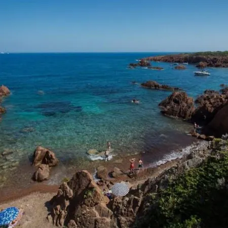 En Front De Avec Balcon شقة *