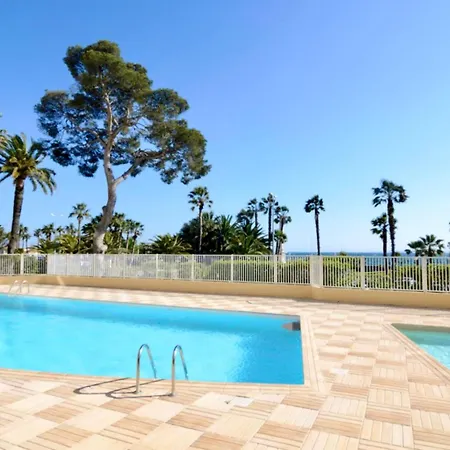 En Front De Avec Balcon *