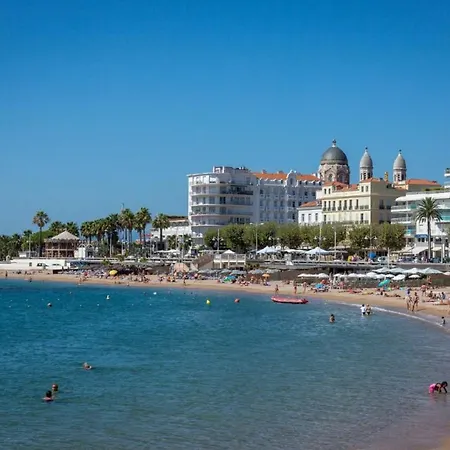 En Front De Avec Balcon