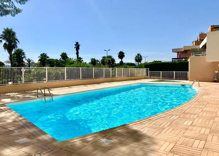 En Front De Avec Balcon Апартаменты Сен-Рафаэль